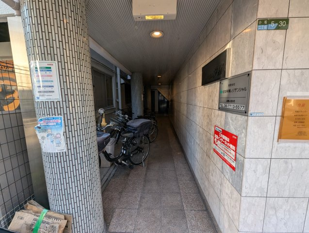 ハイム沙羅のエントランス