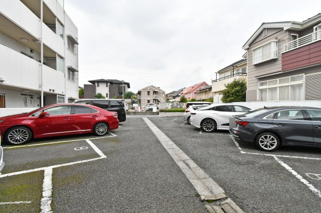 浦和元町ビューハイツの駐車場|※空き状況は当社まで都度ご確認くださいませ■お客様との会話を大切にし、一人ひとりにあった資金計画やプランをご提案致します。「家を買って終わり」ではなく、「買ってからがスタート」と考え、ご提案します。