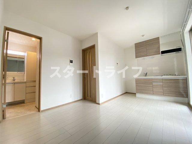 大阪市東淀川区柴島２丁目のアパートの居間・リビング