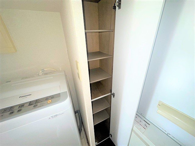 レオパレス大岡壱番館の内装|靴箱です。