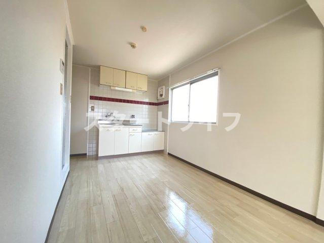 大阪市東淀川区西淡路４丁目の賃貸マンションの居間・リビング