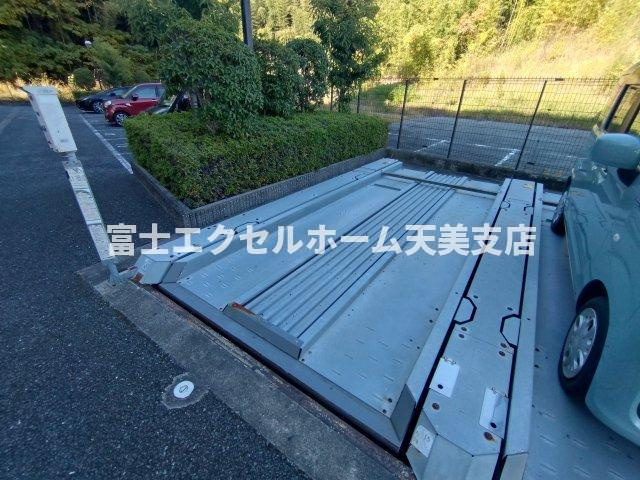 ウエストインヒルズの駐車場