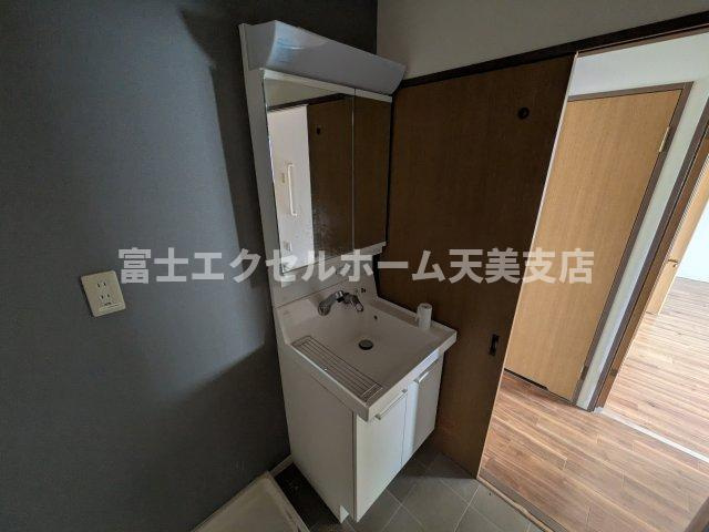 ウエストインヒルズの独立洗面台