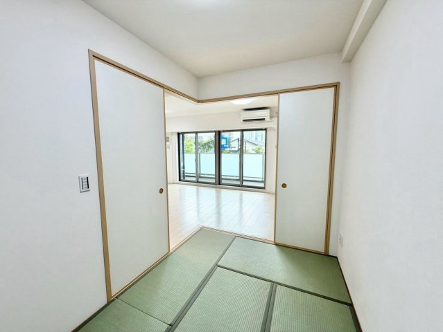 大阪ベイレジデンスの和室|【和室あります】イグサの香りで癒しの空間ですね♪リビングに隣接しているので、お子様のお昼寝スペースにもいいですね！