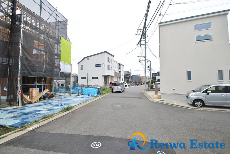 新築戸建　茅ヶ崎市中島の前面道路含む現地写真