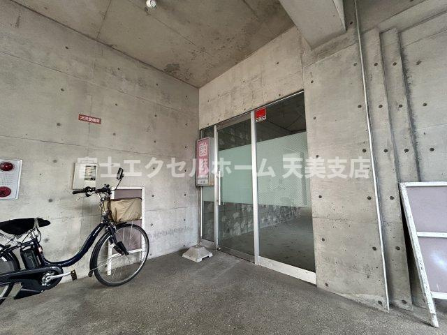 堺市中区土師町　貸店舗　[物件番号：223932] の玄関