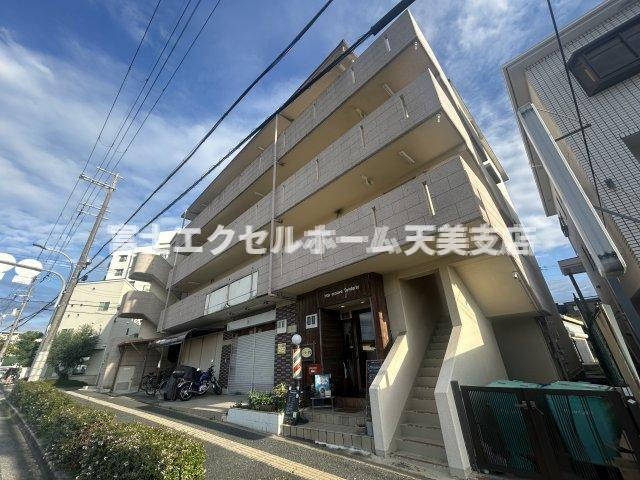 サンシャイン深井の外観