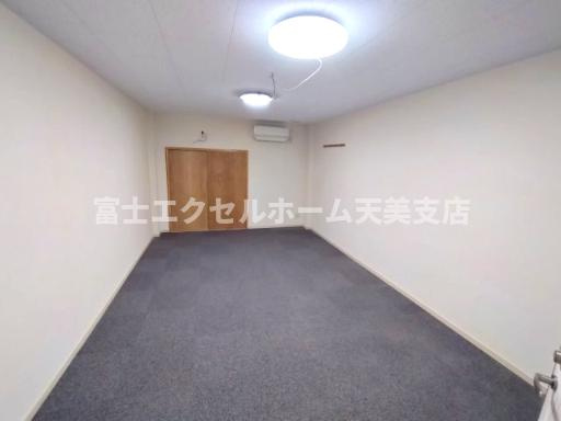 深井沢町倉庫（店舗付・事務所付）の洋室