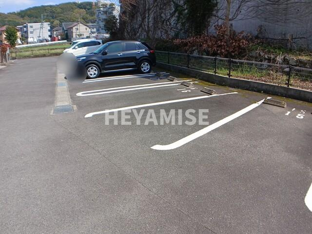 ラ・ベレッツァⅢの駐車場