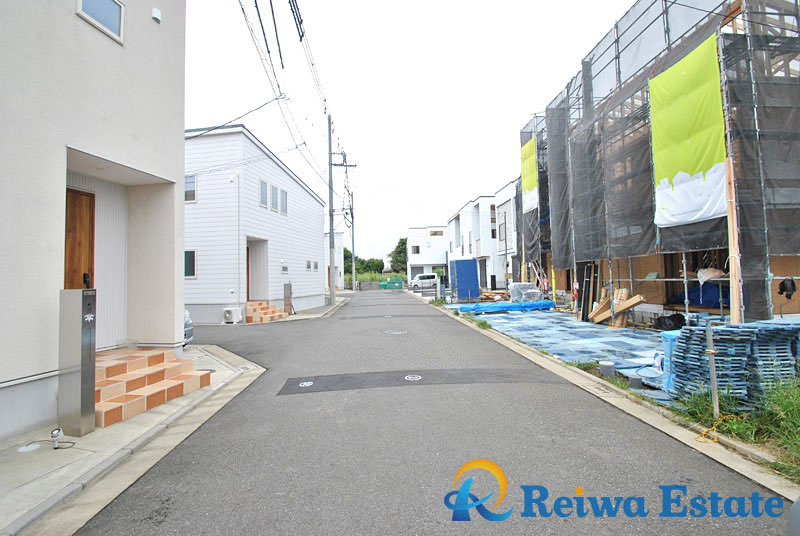 新築戸建　茅ヶ崎市中島の前面道路含む現地写真