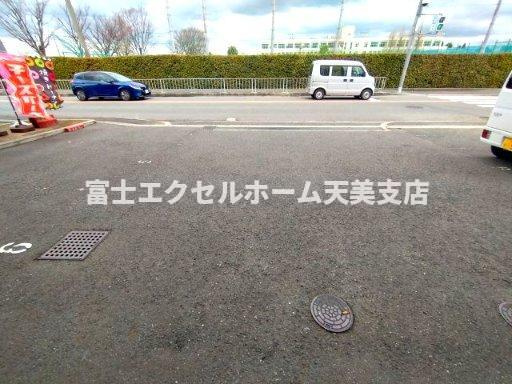 アミアミマンションの駐車場