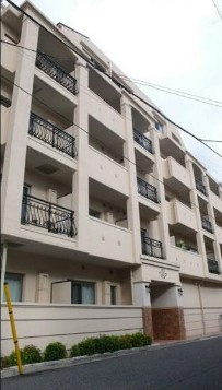 【外観】 | La Village Noumea | 鉄筋コンクリート造のがっちりとした建物。