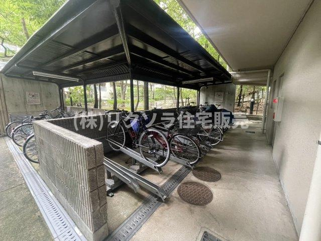 オークヒルズ香里五番館の駐輪場|■物件内覧・資金計画相談・住宅ローン相談、リフォーム相談、お問合せ受付中■
※当日・翌日のご内覧、ご相談はお電話でのお問合せがスムーズです！