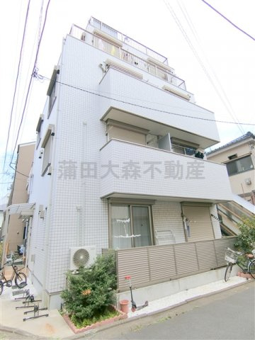 カーサ新蒲田の外観|2013年9月築　鉄骨造地上4階建て総戸数3戸
東京都大田区新蒲田3丁目　JR京浜東北線蒲田駅徒歩18分　京急本線雑色駅徒歩14分