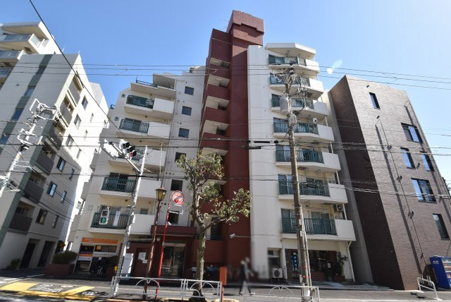 【エントランス】 | モナーク大井 | オートロックを備えた、マンションのエントランス。やはりセキュリティの観点は欠かすことができません。皆様を“安全”に送り出し、出迎えてくれます。～即日のご見学可能～　お問合せはお気軽にどうぞ。
