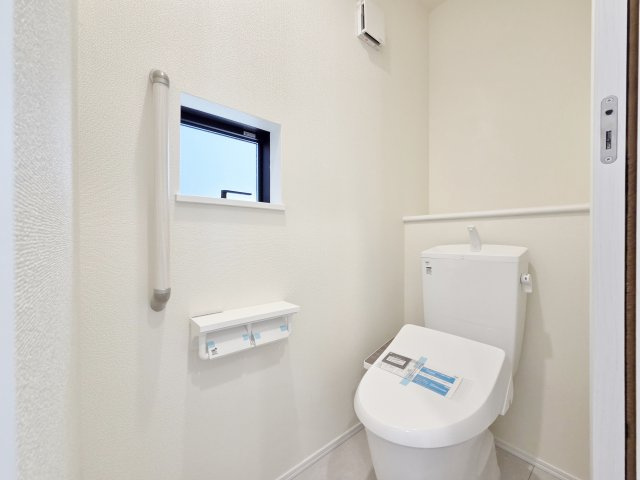 朝霞市本町1丁目 限定1棟のトイレ|トイレは1階・2階にございます
忙しい朝も快適に　家族みんなに優しい間取り
