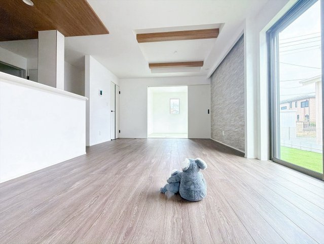 【居間・リビング】 | 前橋市駒形町　GRAFARE | 気がづけば家族が集まって楽しい会話と食事が始まる。皆で笑って過ごす幸せ溢れるリビング。