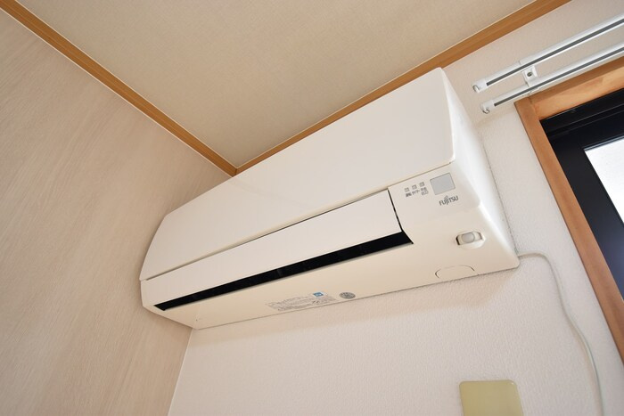 ウエストハイツ屋島 A棟の洋室|エアコン（南洋室６帖）