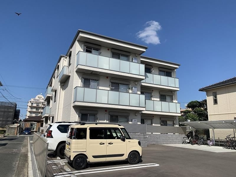 Grand Solidの駐車場