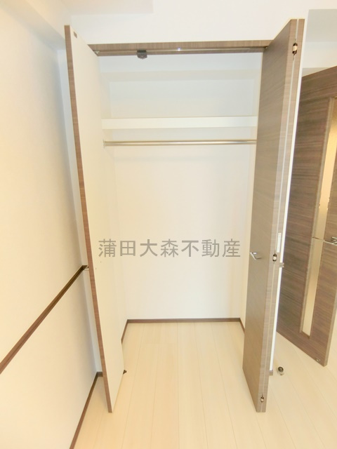 コンシェリア大森withの収納|1メートル程の使いやすいクローゼット収納