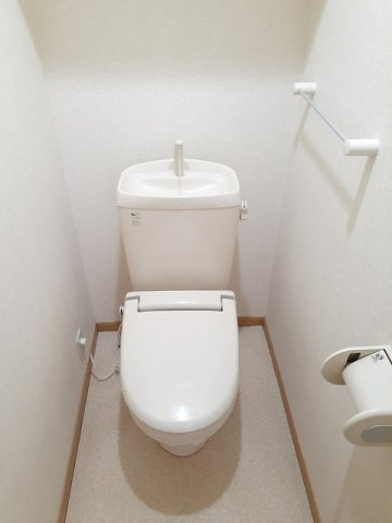 コンパクトで使いやすいトイレです