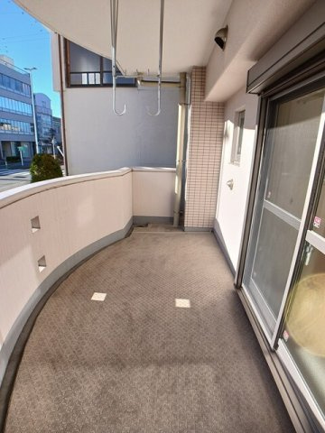 外からの目が気にならないバルコニーで洗濯物が干せます