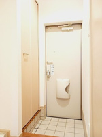 毎日通る玄関はこちらです
