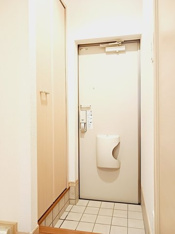 毎日通る玄関はこちらです