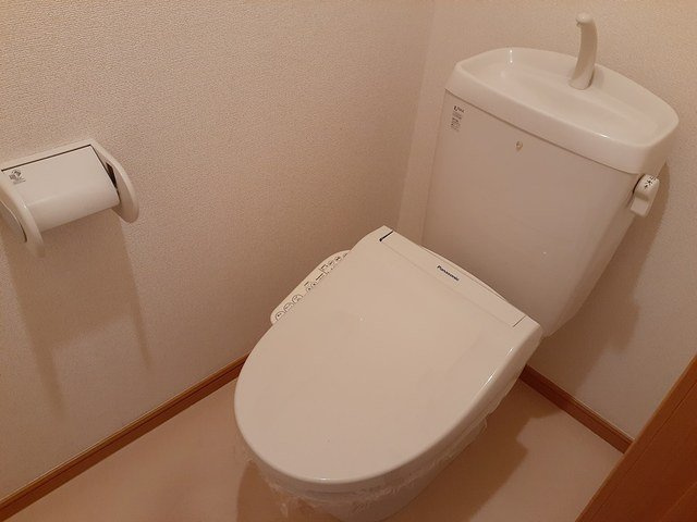 ゆったりとした空間のトイレです