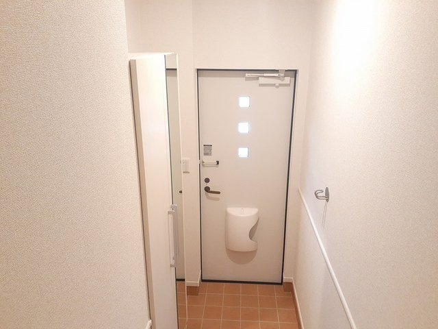 毎日通る玄関はこちらです