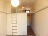 落ち着いて過ごせるお部屋なので、寝室にいかがでしょうか