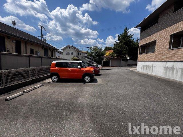 春日丘ヒルズの駐車場|カースペースがあります