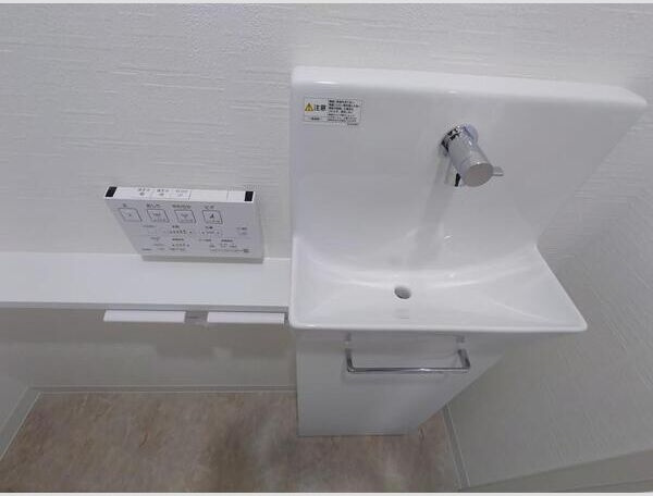 リアレクト白壁の洗面所
