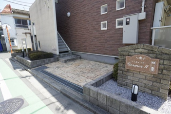 毎日通るエントランスはこのようになっています