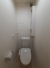 ゆったりとした空間のトイレです