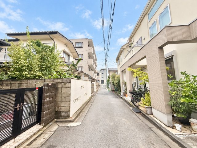 杉並区松庵1丁目　新築戸建の前面道路含む現地写真|2026.09.12撮影

現地ご見学希望・資料請求などお気軽にお問い合わせ下さい！
03-5990-5201