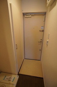 毎日通る玄関はこちらです