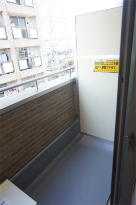 開放的で明るい空間を演出してくれるバルコニーです