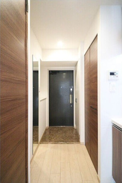 ラヴ神戸三宮の玄関|同物件別部屋写真