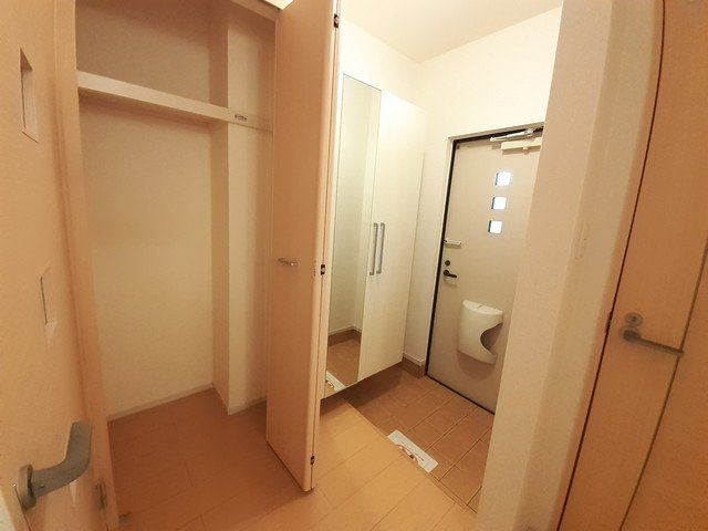 毎日通る玄関はこちらです