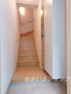 アート・ハウス　参番館の玄関|ミラー付き大型シューズボックス