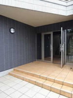 落ち着いたエントランスです