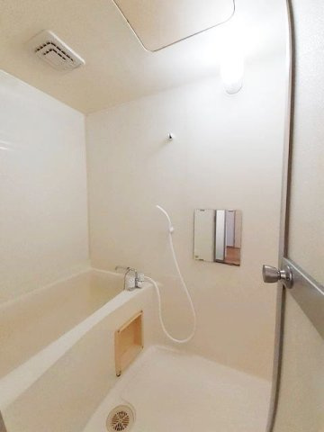 コンパクトで使いやすいお風呂です