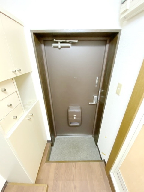 登戸ハイツの玄関|※別室参考写真