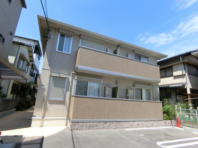 シャルム総持寺の外観