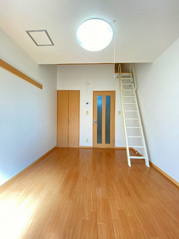 こちらの居間で趣味の時間をお楽しみください