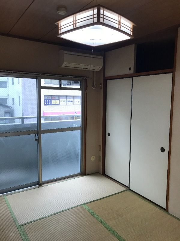 シンセイビルの居間・リビング
