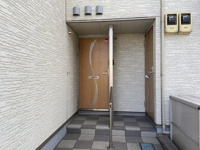 収納もある玄関です
