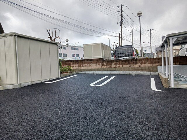 車をお持ちの方に嬉しい駐車場付きの物件です