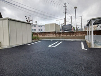 車をお持ちの方に嬉しい駐車場付きの物件です